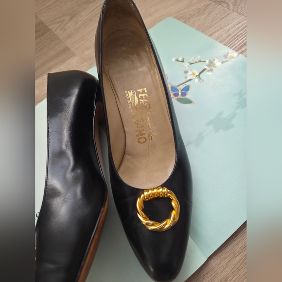 Salvatore Ferragamo Black Pumps with Gold Ring Detail - Picture 6 of 9
